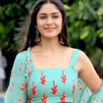 Mrunal Thakur lyrics in hindi